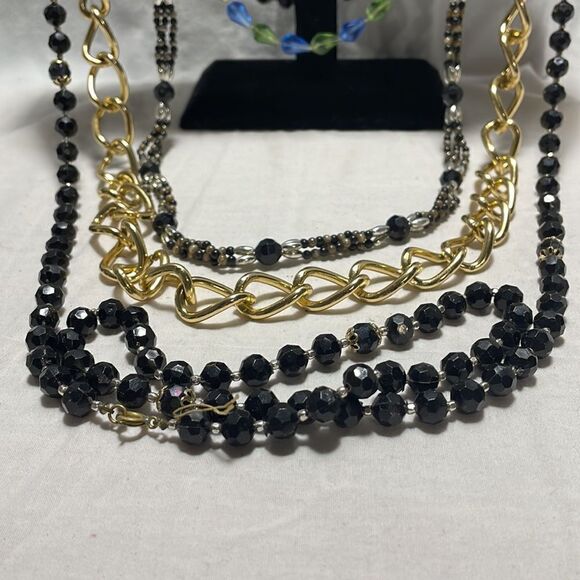 4 costume jewelry necklaces - Picture 2 of 5